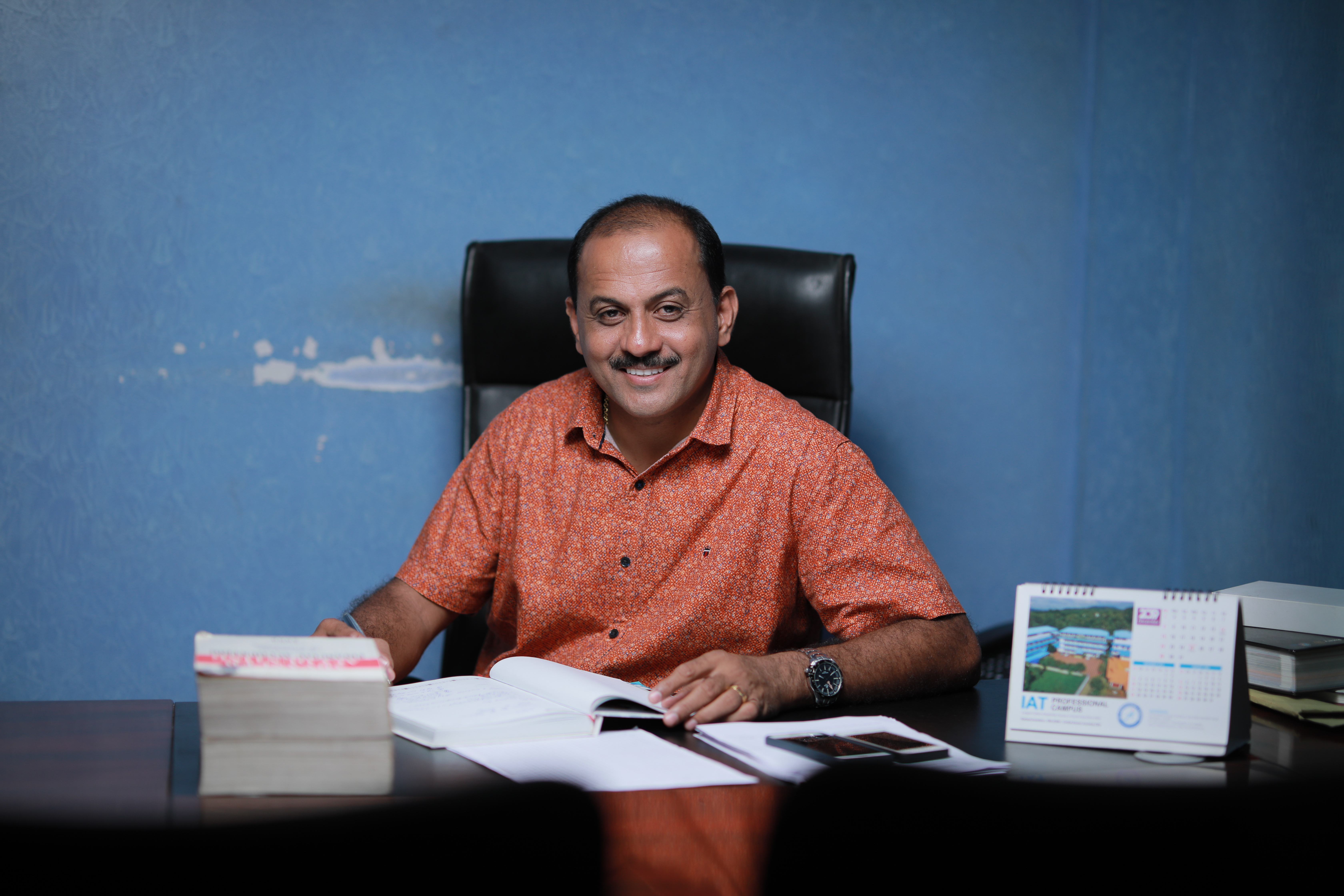 വാര്‍ത്തെടുക്കാന്‍ അച്ചുണ്ട്! താല്പര്യമുള്ളവര്‍ പോന്നോളൂ...